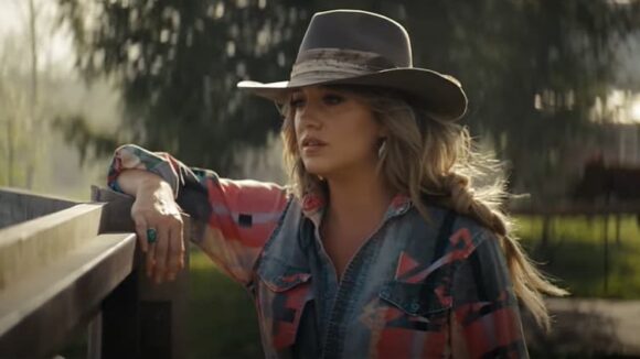 Lainey Wilson - Heart Like A Truck